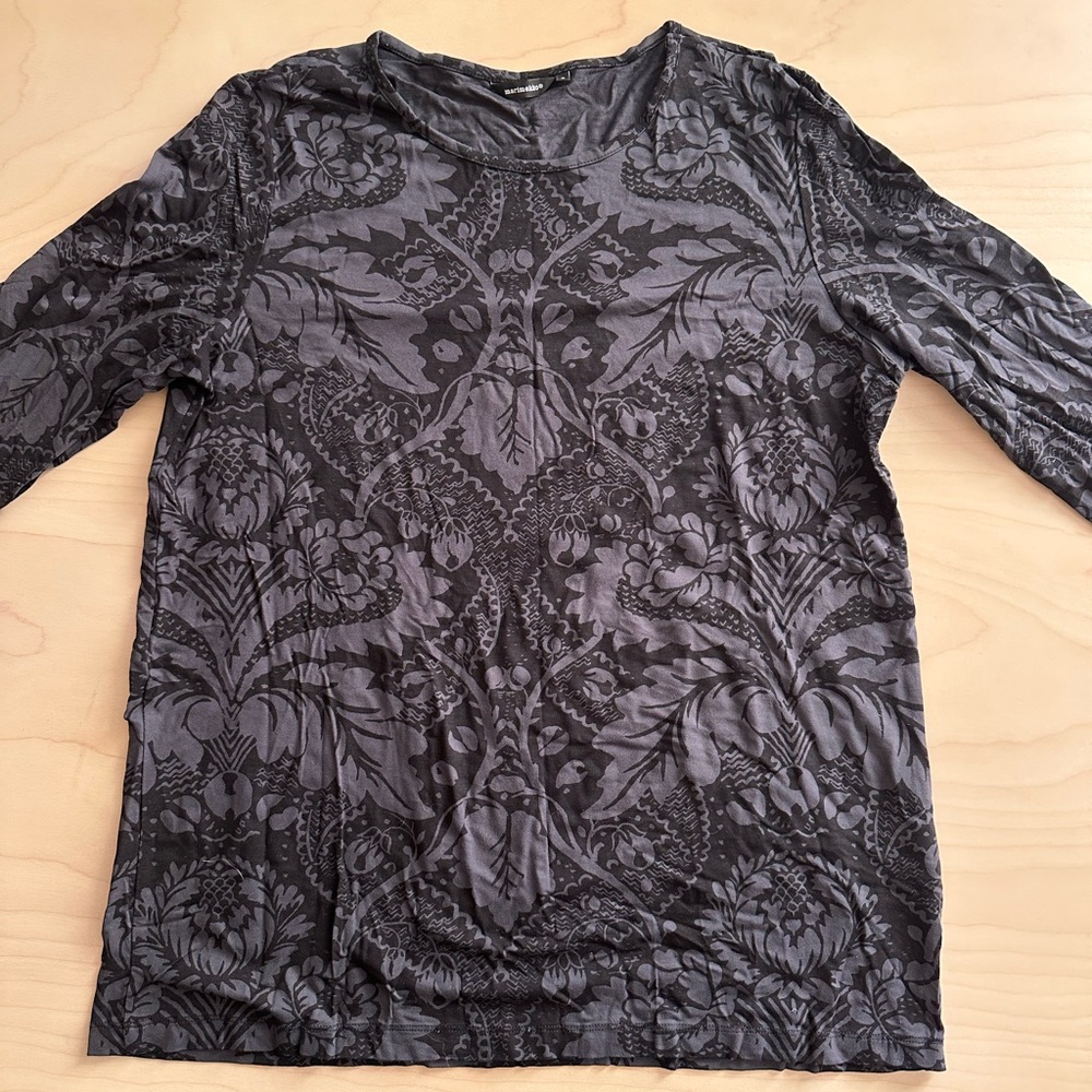 Marimekko long sleeve. Grey on black silhouette. M. Like new